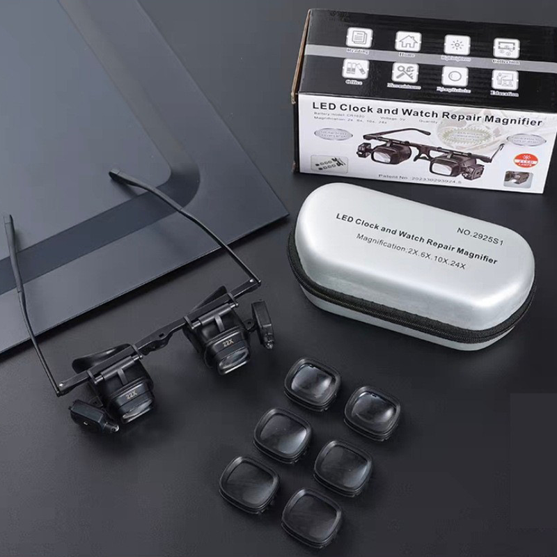 Illuminated Magnifier with Multi-Magnification Lenses